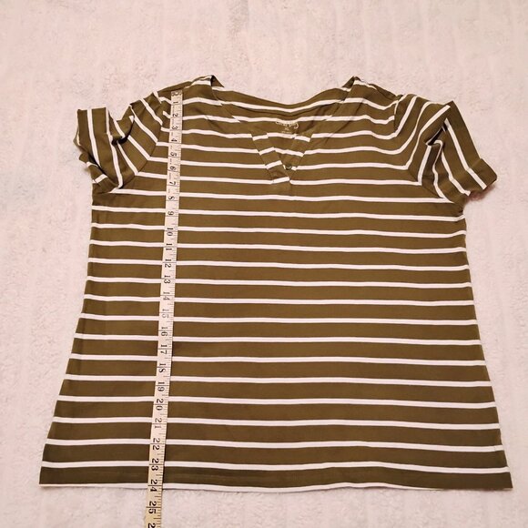 Coral Bay XL olive green striped boxy v-beck t-shirt - Picture 5 of 5